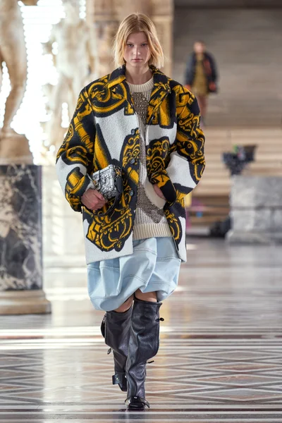 Look 22